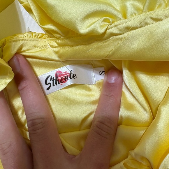 Yellow Ruffled Backless Dress - Picture 4 of 4